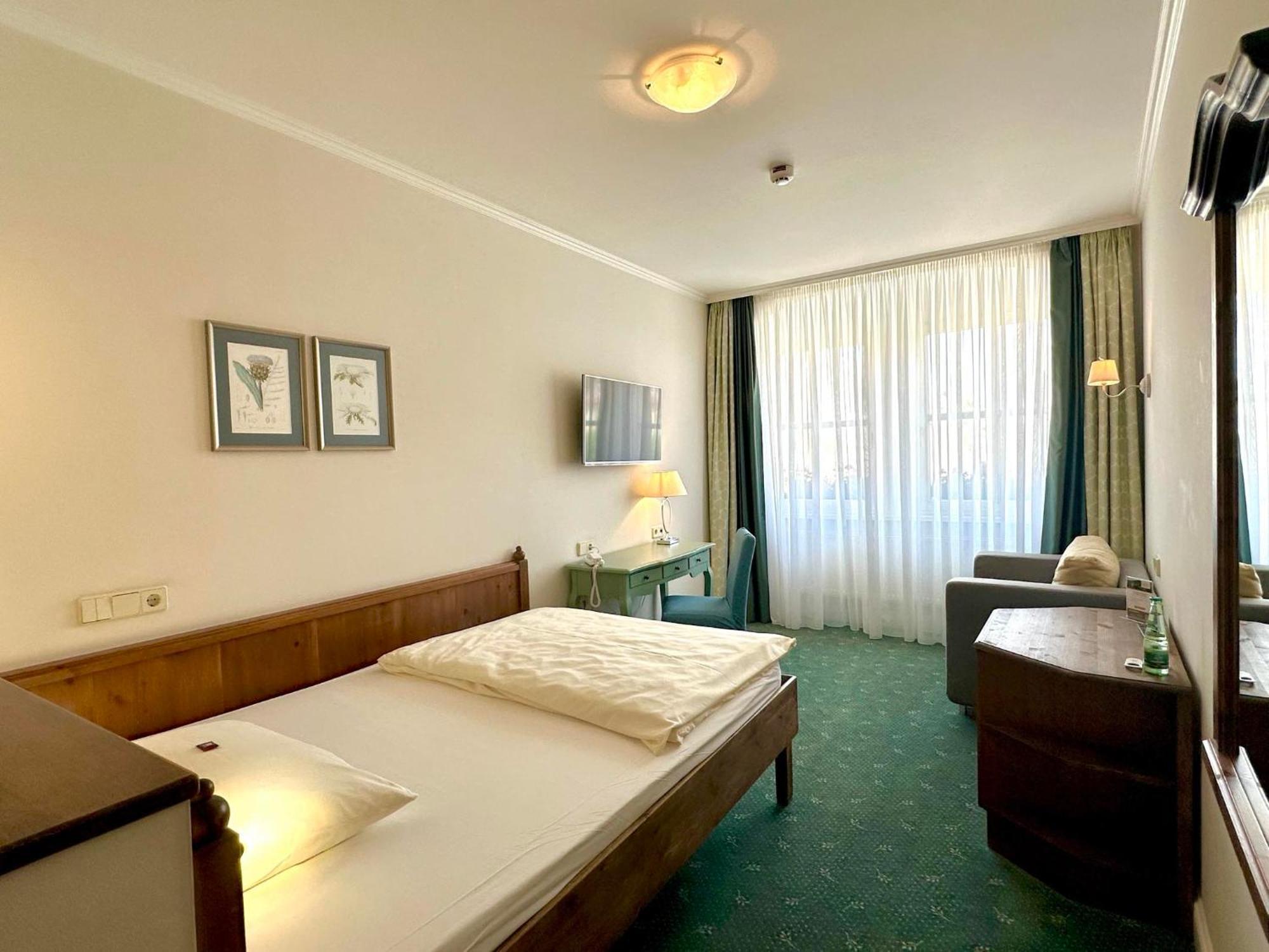 Hotel Unstruttal Фрайбург Екстериор снимка